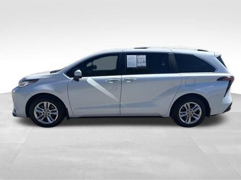 Used 2025 Toyota Sienna Limited AWD/4WD image 2