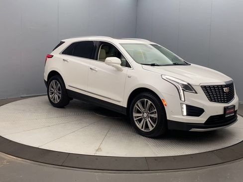 Used 2022 Cadillac XT5 Premium Luxury w/ Technology Package AWD/4WD image 7