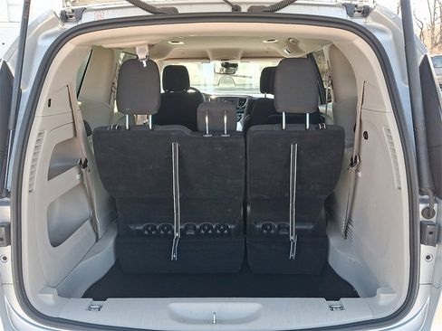 Used 2023 Chrysler Voyager LX image 30