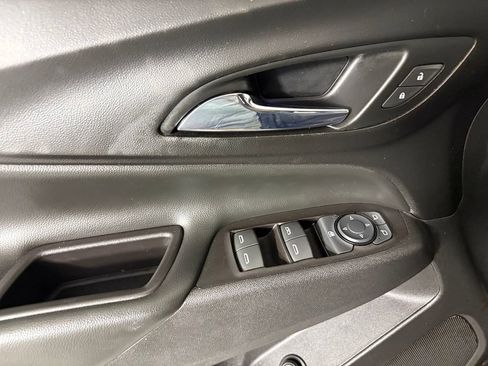 Used 2018 Chevrolet Equinox LT FWD image 24