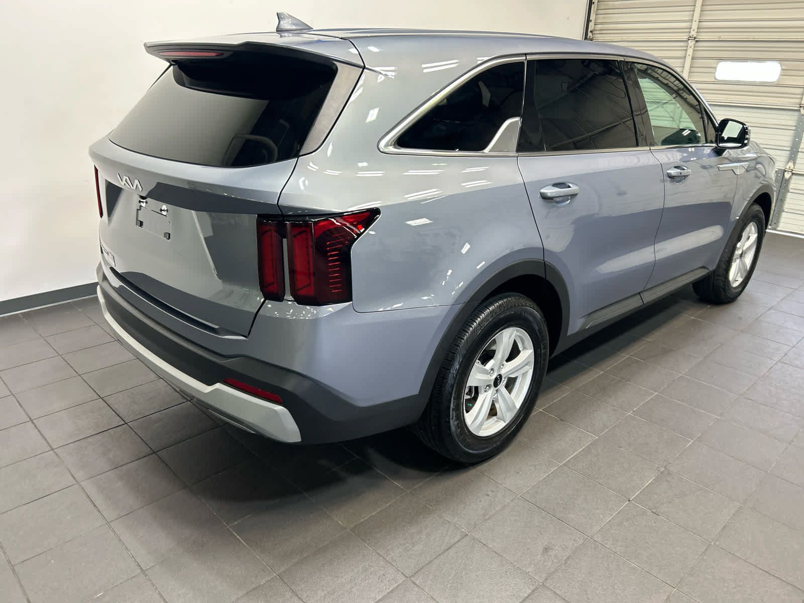Used 2025 Kia Sorento LX FWD image 3