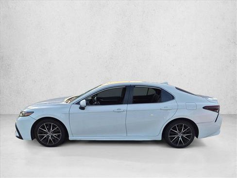 Certified 2022 Toyota Camry SE w/ Convenience Package FWD image 5