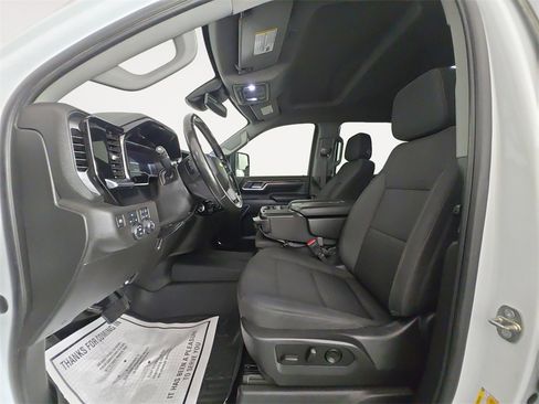 Used 2024 Chevrolet Silverado 2500 LT w/ Convenience Package image 9