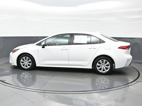 Used 2024 Toyota Corolla LE FWD image 3