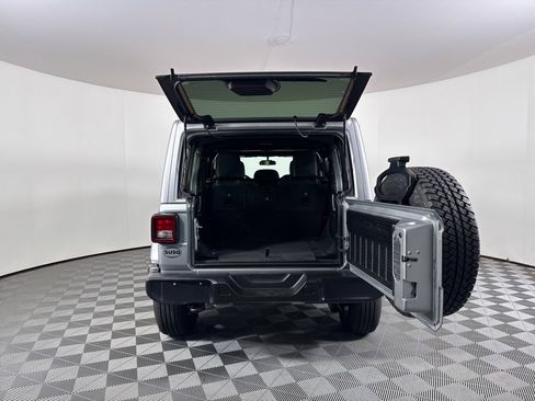 Used 2021 Jeep Wrangler Unlimited Sahara image 9