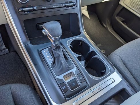 Certified 2022 Kia Carnival LX image 26