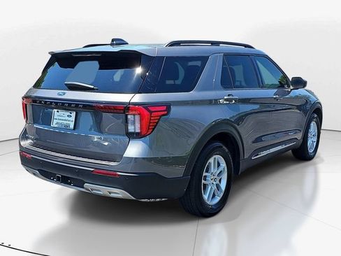 Certified 2025 Ford Explorer Active w/ Active Comfort Package RWD image 4