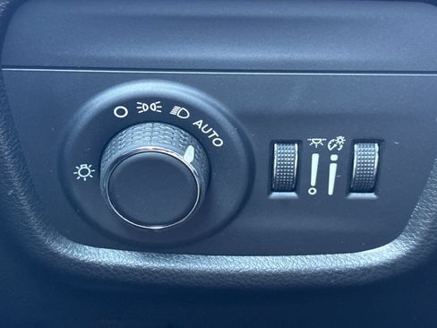 Used 2025 Jeep Grand Cherokee Laredo X w/ Luxury Tech Group I RWD image 42