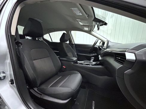 Used 2024 Nissan Altima 2.5 SV image 15