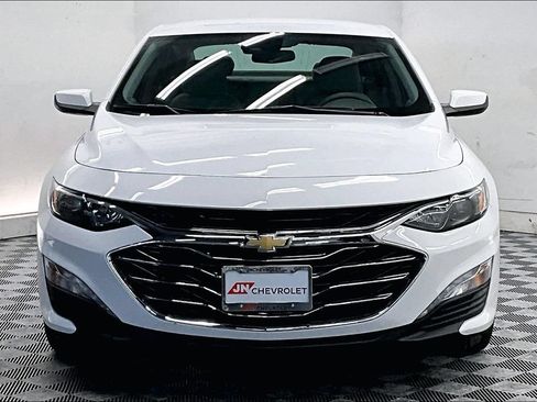 Used 2021 Chevrolet Malibu LT FWD image 2