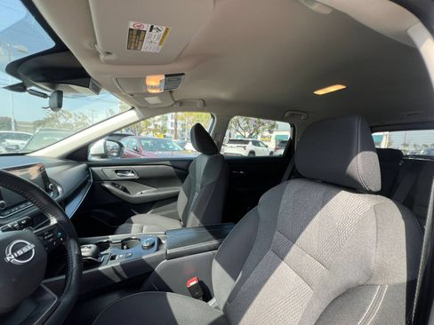 Used 2025 Nissan Rogue SV AWD/4WD image 31
