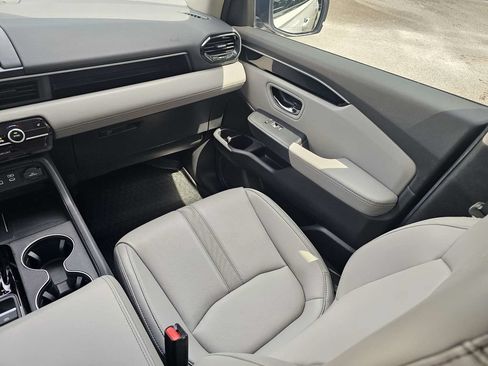 Used 2025 Honda Pilot EX-L image 17
