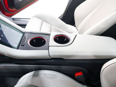 Used 2020 Porsche Taycan image 31