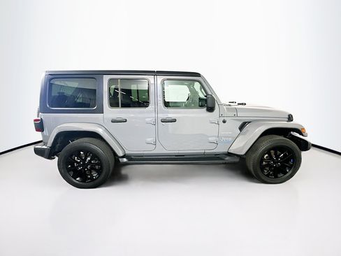 Used 2023 Jeep Wrangler Unlimited Sahara w/ Cold Weather Group AWD/4WD image 10