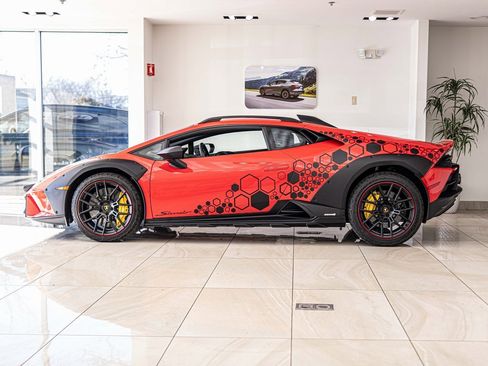 Used 2023 Lamborghini Huracan Sterrato image 7