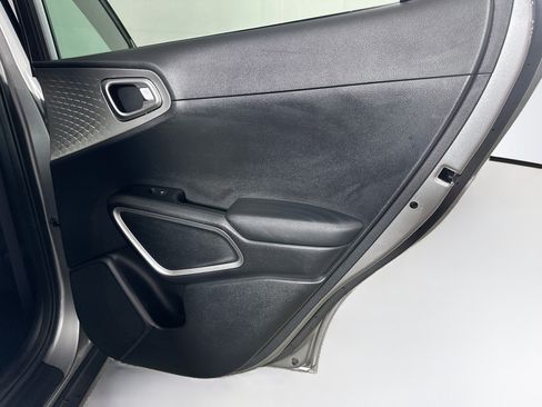 Used 2025 Kia Soul LX w/ LX Technology Package FWD image 28