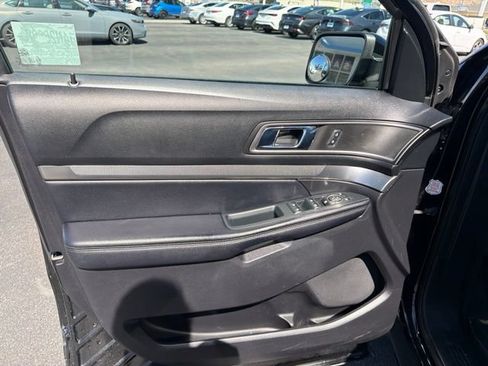 Used 2018 Ford Explorer XLT w/ Equipment Group 202A AWD/4WD image 17
