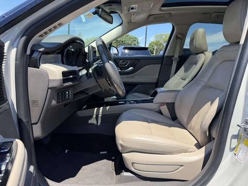 Used 2022 Lincoln Corsair AWD w/ Premium Package image 7