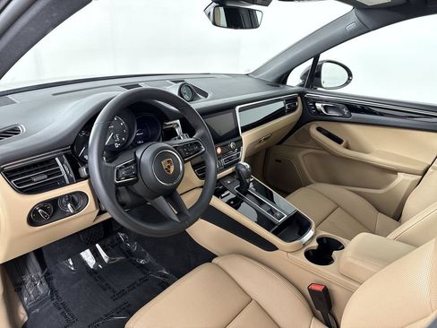 Certified 2026 Porsche Macan AWD/4WD image 4