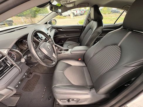 Used 2023 Toyota Camry SE FWD image 11