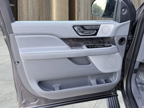 Used 2018 Lincoln Navigator Reserve w/ Technology Package image 25