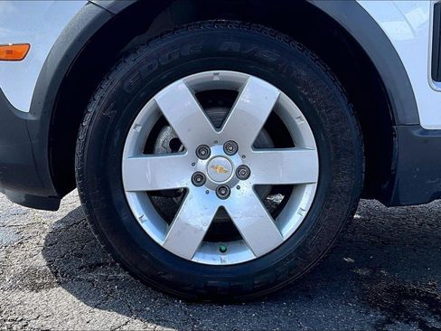 Used 2012 Chevrolet Captiva Sport LS FWD image 2