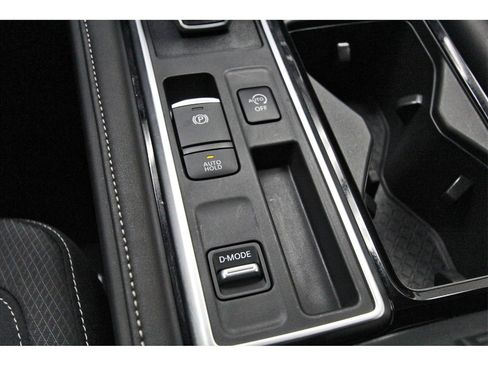 Used 2025 Nissan Pathfinder SV image 23