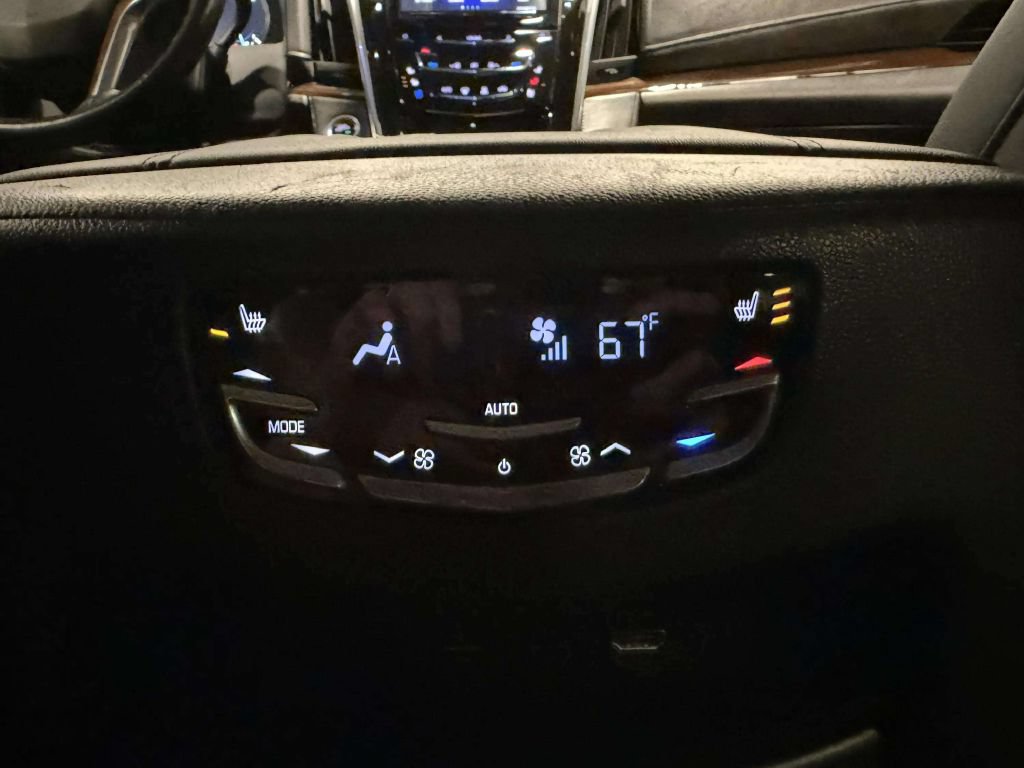 Used 2018 Cadillac Escalade Premium Luxury AWD/4WD image 35