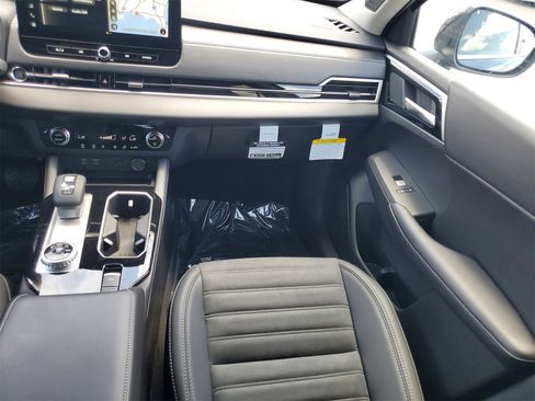 New 2025 Mitsubishi Outlander SE image 26