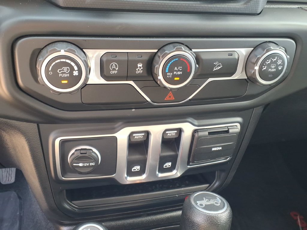 Used 2018 Jeep Wrangler Sport AWD/4WD image 17