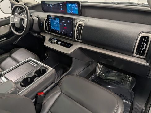 Used 2025 Ford Expedition Active AWD/4WD image 37