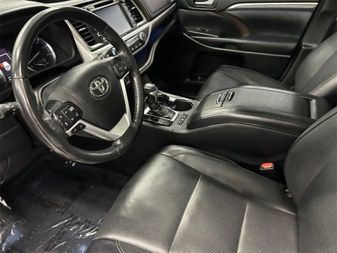 Used 2018 Toyota Highlander Limited Platinum image 10