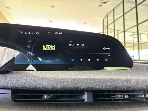 Used 2024 Lucid Air Touring AWD/4WD image 22