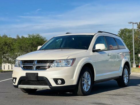 Used 2019 Dodge Journey SE w/ Premium Group FWD image 1