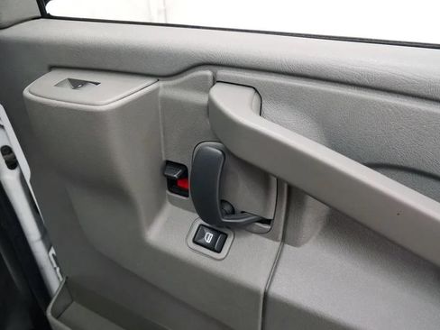Used 2022 GMC Savana 2500 Extended RWD image 16