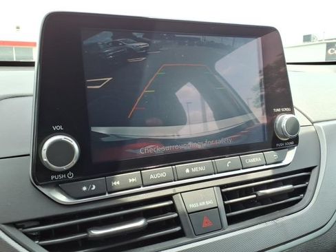 Used 2024 Nissan Altima 2.5 SR FWD image 19