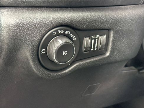Used 2020 Chrysler Pacifica Touring-L Plus FWD image 16