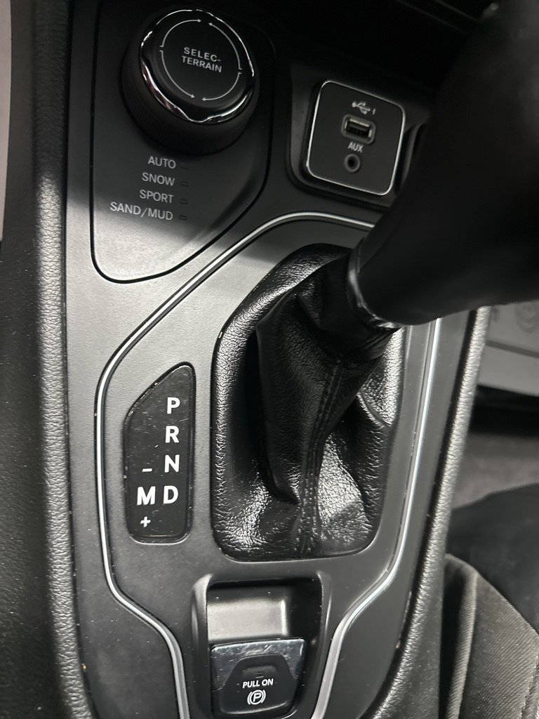 Used 2021 Jeep Cherokee Latitude Lux w/ Comfort/Convenience Group AWD/4WD image 18