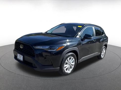 Used 2025 Toyota Corolla Cross LE image 7