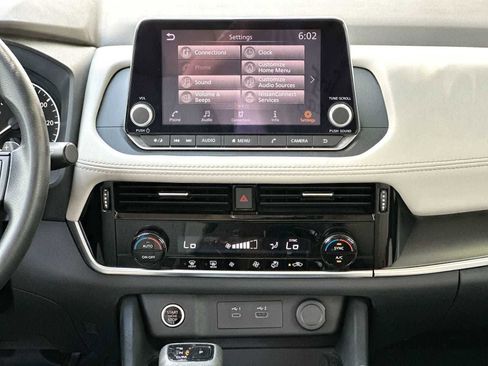 Used 2023 Nissan Rogue SV image 26