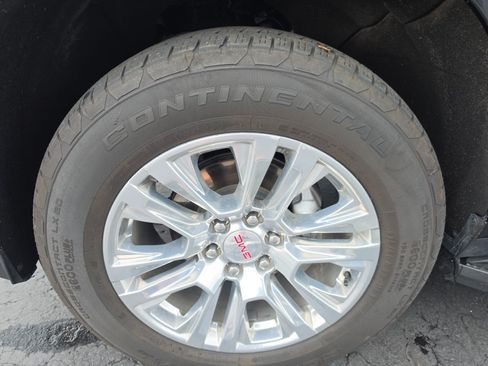 Used 2025 GMC Yukon Denali AWD/4WD image 11