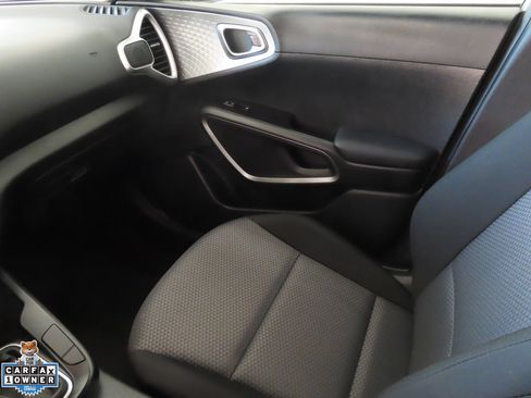 Used 2025 Kia Soul LX w/ LX Technology Package FWD image 20