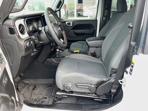 Used 2024 Jeep Wrangler Willys image 19