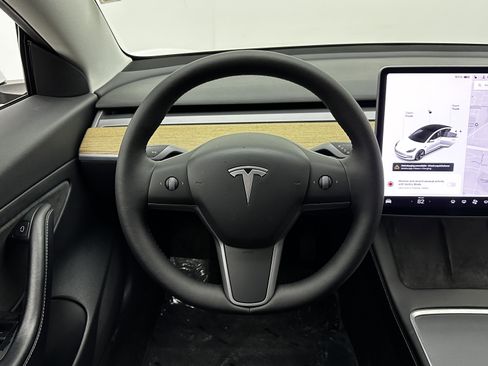 Used 2021 Tesla Model 3 Standard Range Plus image 23