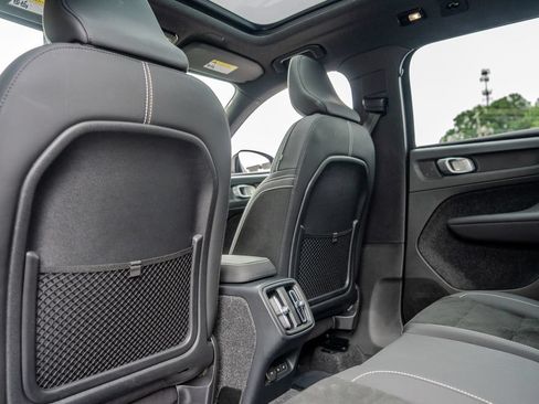 Used 2025 Volvo XC40 B5 Plus AWD/4WD image 21