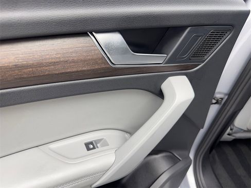 Used 2023 Audi Q5 2.0T Premium Plus w/ Premium Plus Package image 39