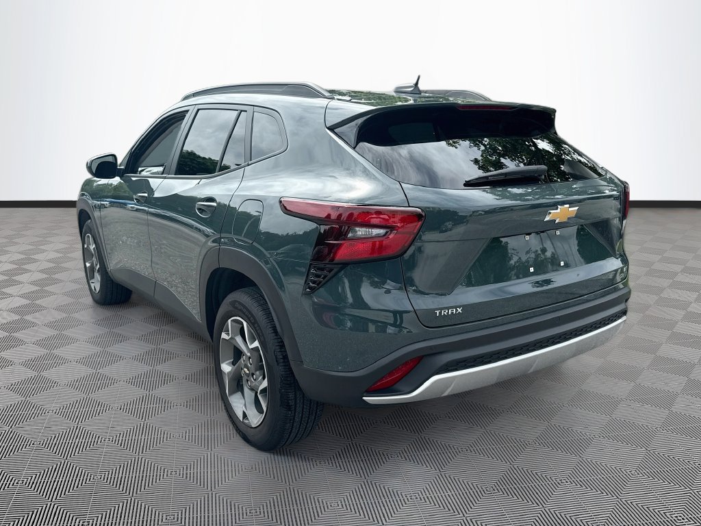 Used 2025 Chevrolet Trax LT w/ Driver Confidence Package FWD image 8