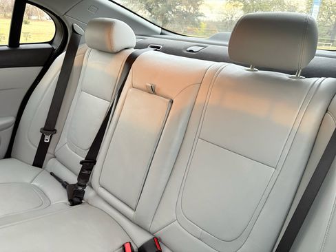 Used 2015 Jaguar XF Premium image 31