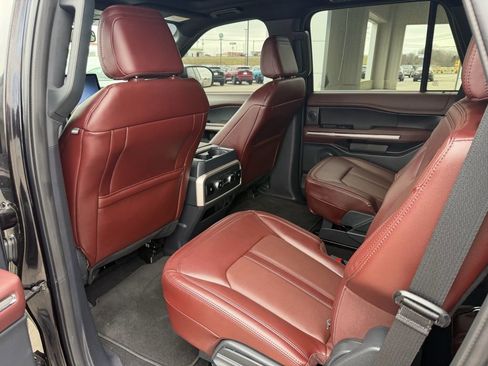 Used 2024 Ford Expedition Limited image 10