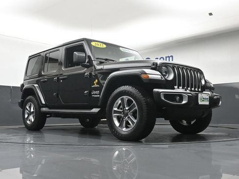 Used 2022 Jeep Wrangler Unlimited Sahara w/ LED Lighting Group AWD/4WD image 26